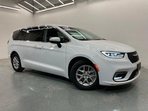 2023 Chrysler Pacifica Touring-L