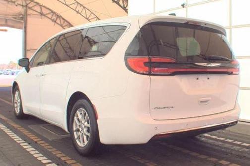 2023 Chrysler Pacifica Touring-L