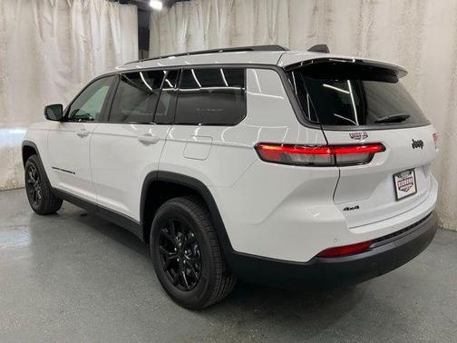 Bright White Clearcoat 2026 Jeep Grand Cherokee L Laredo