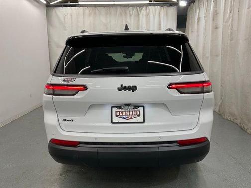 Bright White Clearcoat 2026 Jeep Grand Cherokee L Laredo