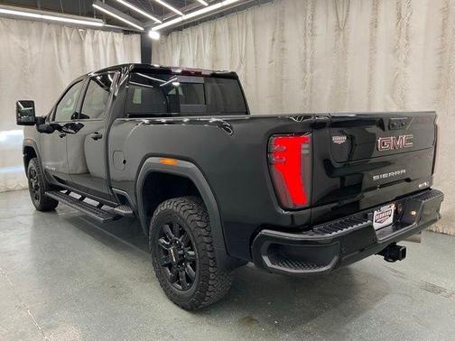 Onyx Black 2025 GMC Sierra 2500 AT4