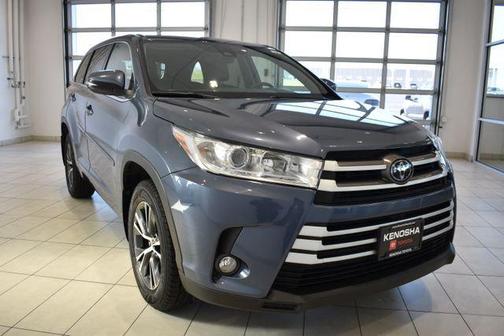 Shoreline Blue Pearl 2018 Toyota Highlander LE Plus