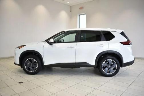 Everest White Pearl 2024 Nissan Rogue SV