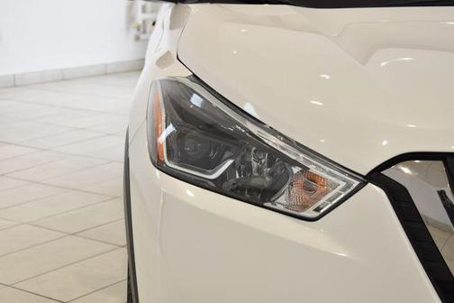 White 2020 Nissan Kicks SR