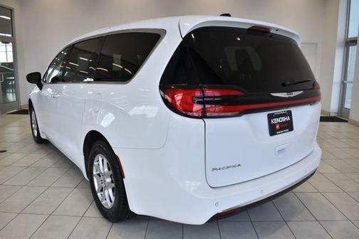 Bright White Clearcoat 2024 Chrysler Pacifica Touring L