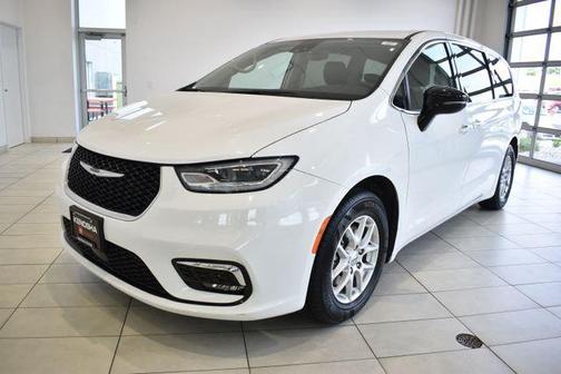 Bright White Clearcoat 2024 Chrysler Pacifica Touring L