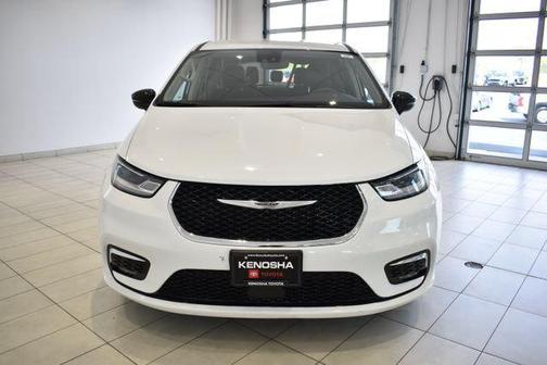 Bright White Clearcoat 2024 Chrysler Pacifica Touring L