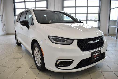 Bright White Clearcoat 2024 Chrysler Pacifica Touring L
