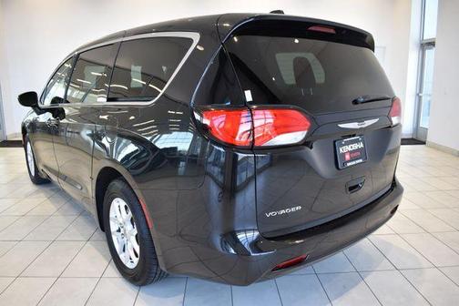 Brilliant Black Crystal Pearlcoat 2024 Chrysler Voyager LX