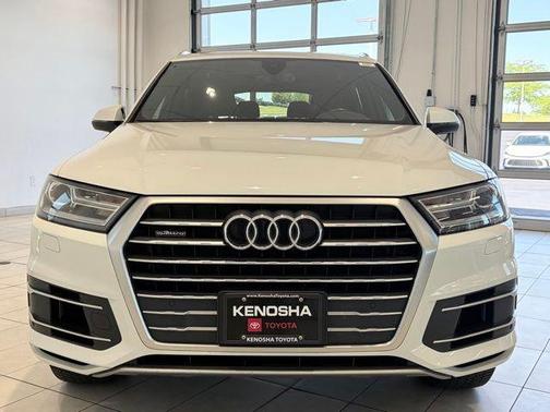White 2019 Audi Q7 55 Premium