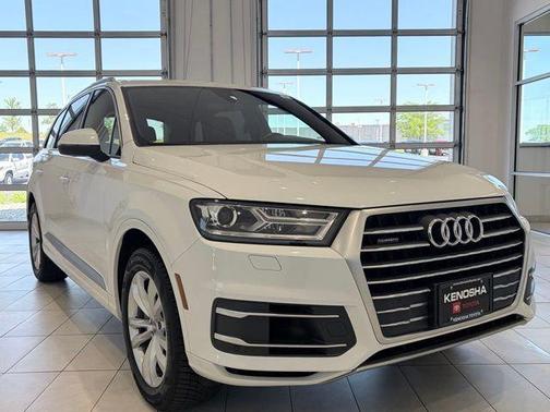 White 2019 Audi Q7 55 Premium