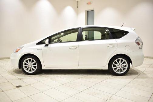 2014 Toyota Prius v Five