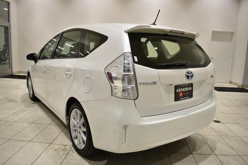 2014 Toyota Prius v Five