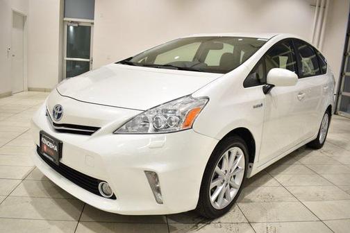2014 Toyota Prius v Five