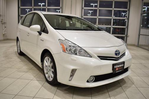 2014 Toyota Prius v Five