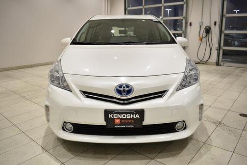 2014 Toyota Prius v Five