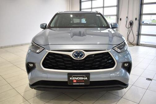 Moon Dust 2022 Toyota Highlander Hybrid XLE