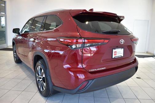 Red 2021 Toyota Highlander XLE