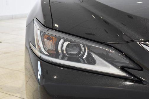 2022 Lexus ES 250 Base