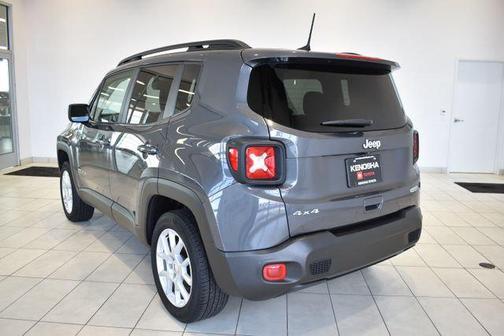 Graphite Gray 2022 Jeep Renegade Latitude