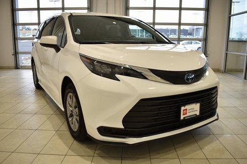 2025 Toyota Sienna LE