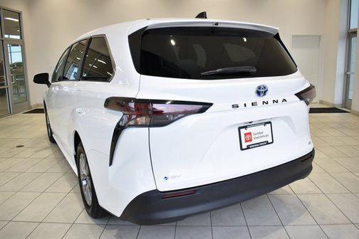 2025 Toyota Sienna LE