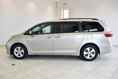 2017 Toyota Sienna LE