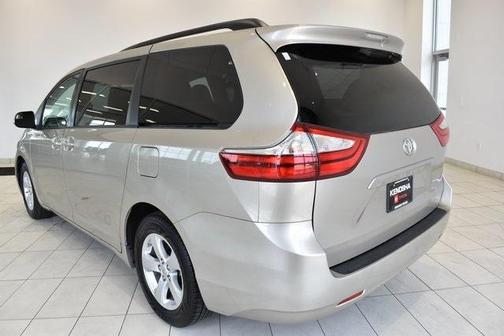 2017 Toyota Sienna LE