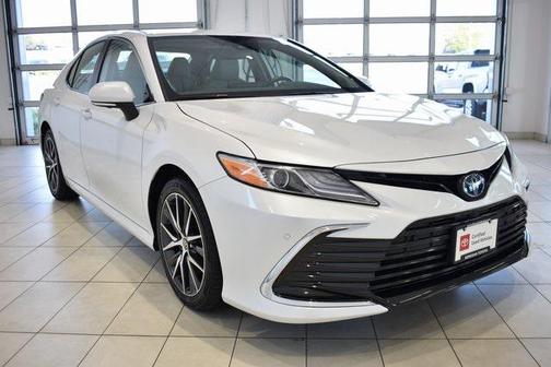 2022 Toyota Camry Hybrid XLE