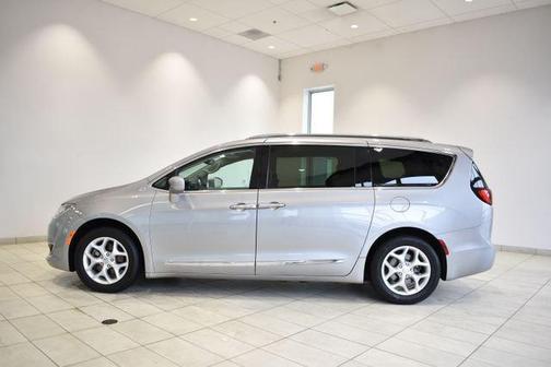 Billet Silver Metallic Clearcoat 2017 Chrysler Pacifica Touring-L