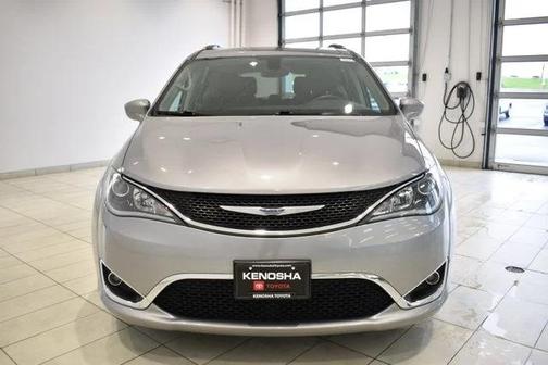 Billet Silver Metallic Clearcoat 2017 Chrysler Pacifica Touring-L