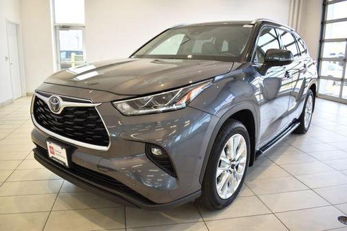 Magnetic Gray Metallic 2024 Toyota Highlander Limited