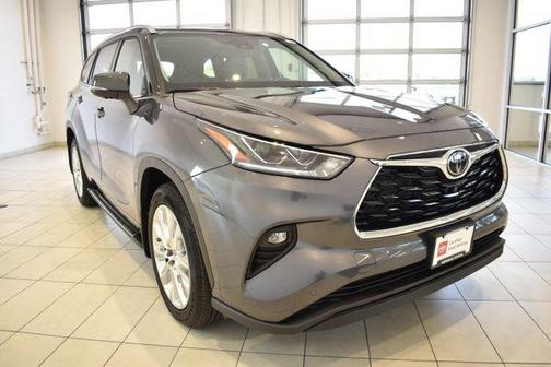 Magnetic Gray Metallic 2024 Toyota Highlander Limited