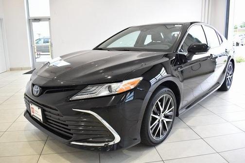 2022 Toyota Camry Hybrid XLE