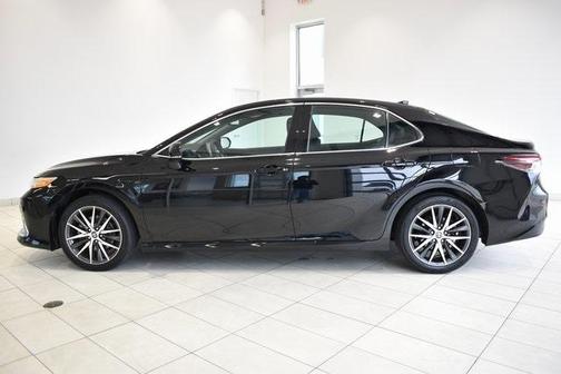 2022 Toyota Camry Hybrid XLE