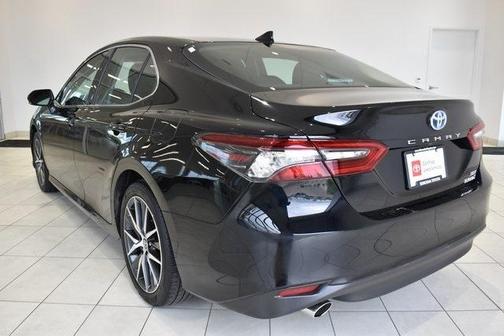 2022 Toyota Camry Hybrid XLE