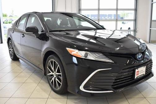 2022 Toyota Camry Hybrid XLE