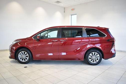 2021 Toyota Sienna XLE 7 Passenger