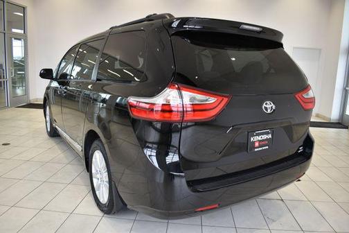 2017 Toyota Sienna LE