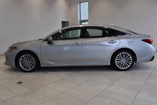 Photo 5 of 30 of 2022 Toyota Avalon Hybrid Limited