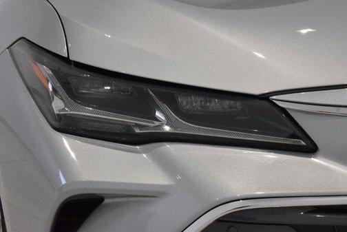 Photo 2 of 30 of 2022 Toyota Avalon Hybrid Limited