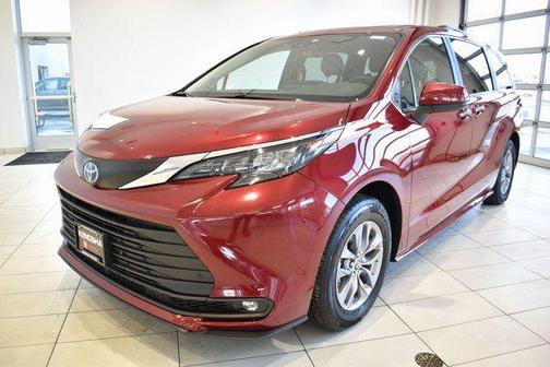 2025 Toyota Sienna XLE