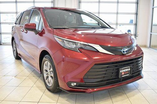 2025 Toyota Sienna XLE