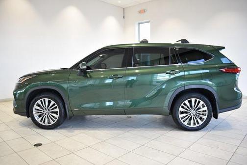 2023 Toyota Highlander Hybrid Platinum