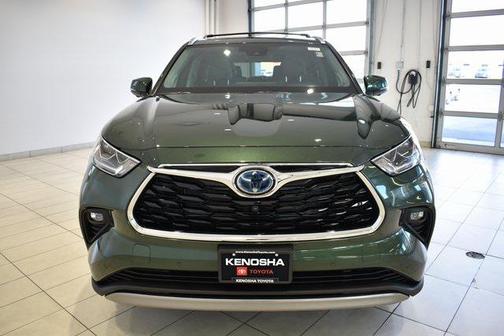2023 Toyota Highlander Hybrid Platinum