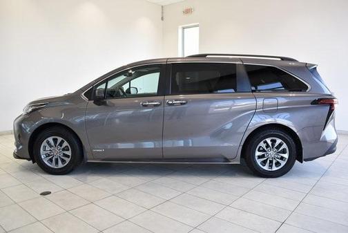 2021 Toyota Sienna XLE