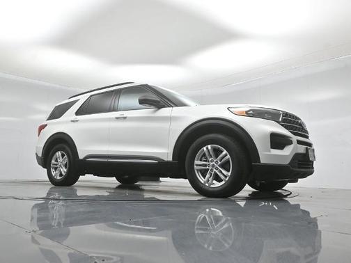 STAR WHITE MET TRI-COAT 2023 Ford Explorer XLT
