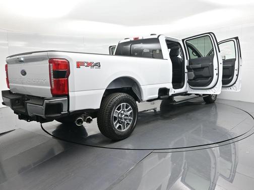 2025 Ford F-350 Lariat Super Duty
