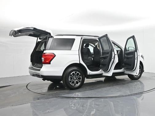 OXFORD WHITE 2024 Ford Expedition XLT