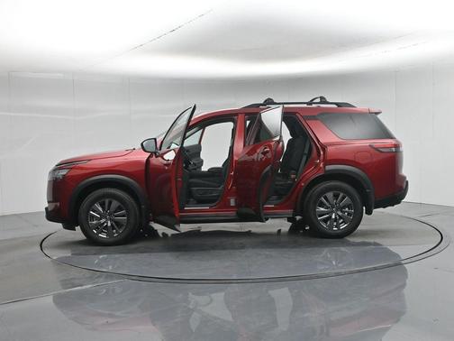 2023 Nissan Pathfinder SV